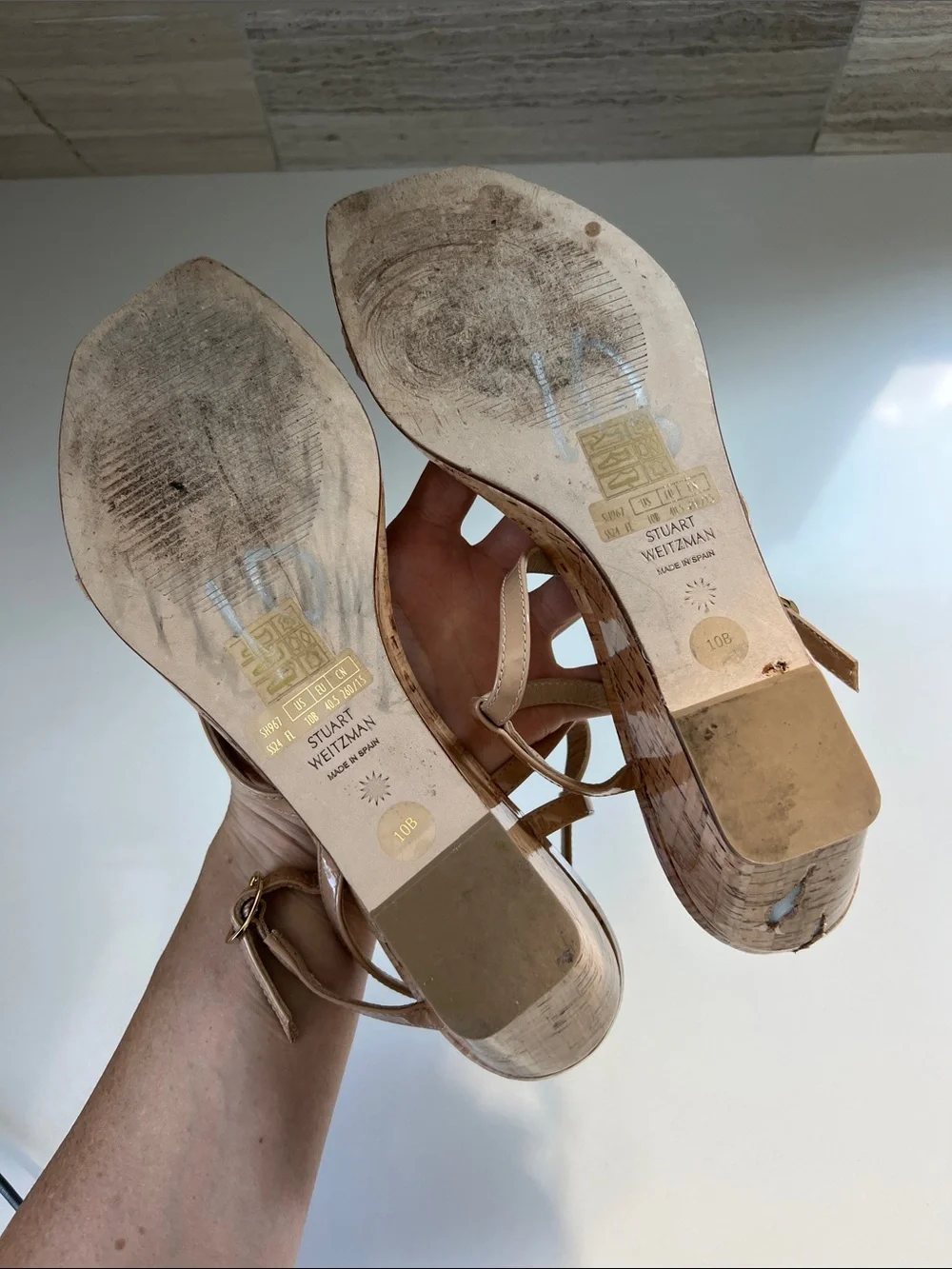 Stuart Weitzman oasis 50 low wedge heels strappy sandals patent leather cork 10